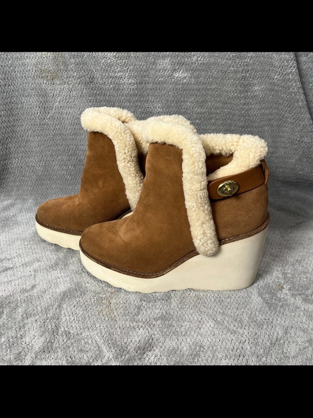 Coach Kingston Suede Shearling Trim turnlock Brown Wedge Booties Boots Sz 5.5B